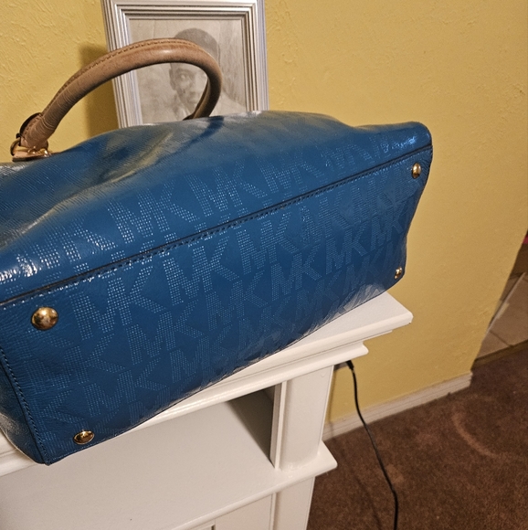 MK Large bag. Slightly used, still in good shape. - Picture 3 of 6